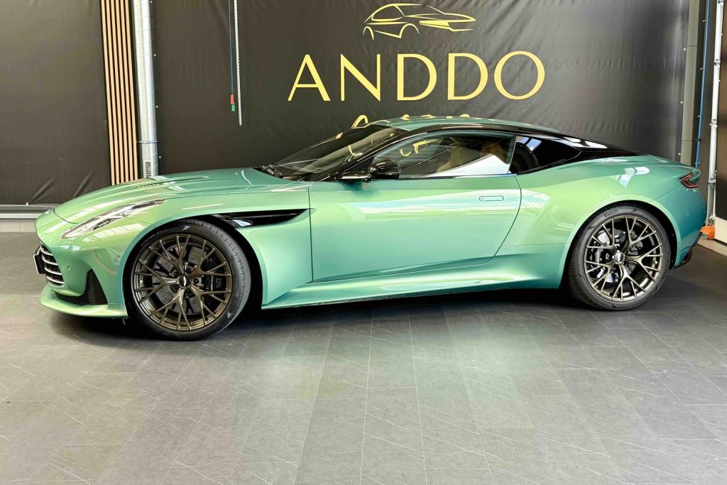 Aston Martin DB12 - zdjęcie 1
