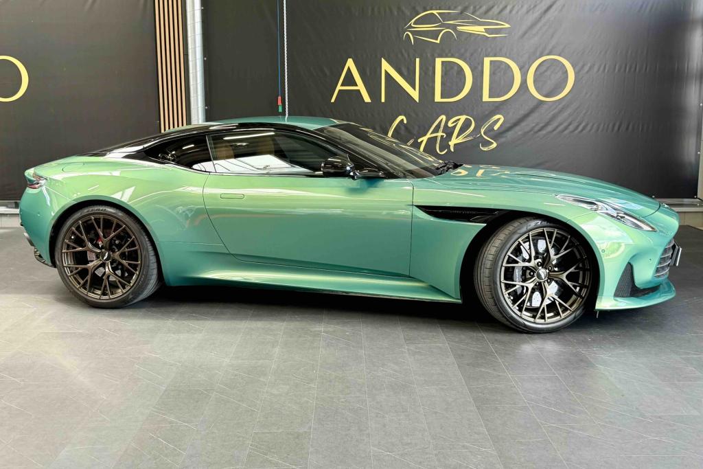 Aston Martin DB12 - zdjęcie 4