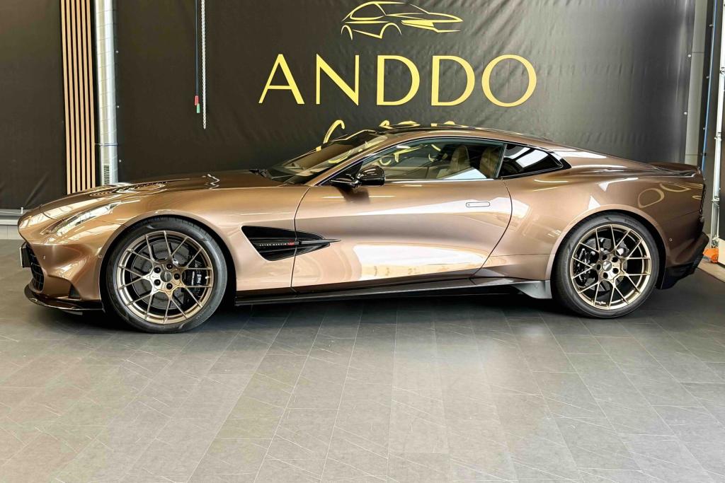 Aston Martin Vanquish - zdjęcie 1